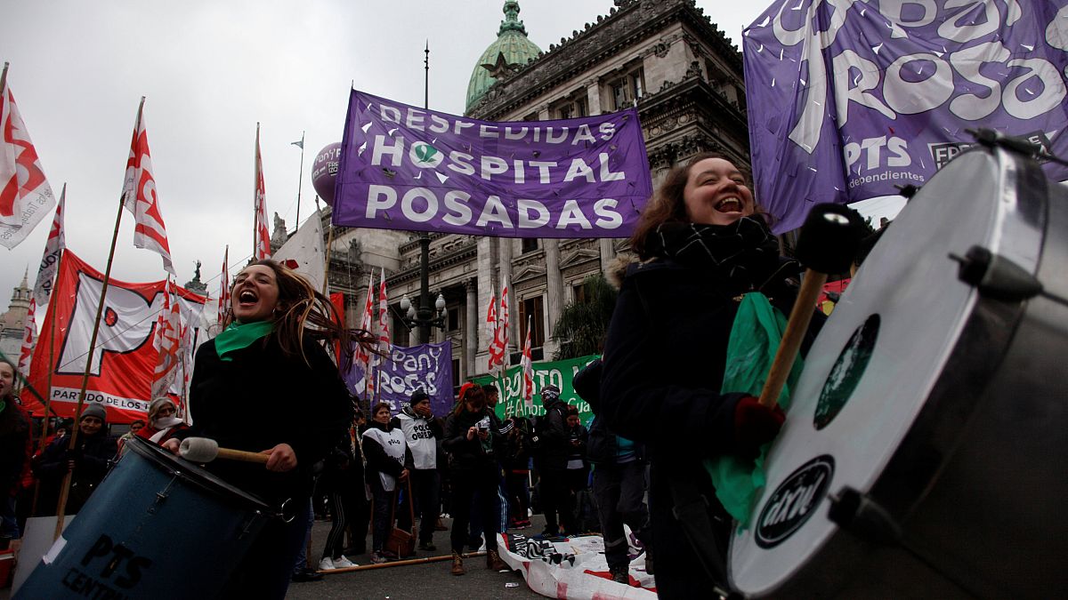 Αργεντινή: Διχάζει το νομοσχέδιο για τις αμβλώσεις