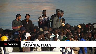 Italie : plus de 900 migrants débarquent en Sicile