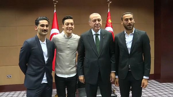 'Caso Erdogan', Löw: "Gündogan e Özil si aspettino fischi" 'Caso Erdogan', Löw: "Gündogan e Özil si aspettino fischi"