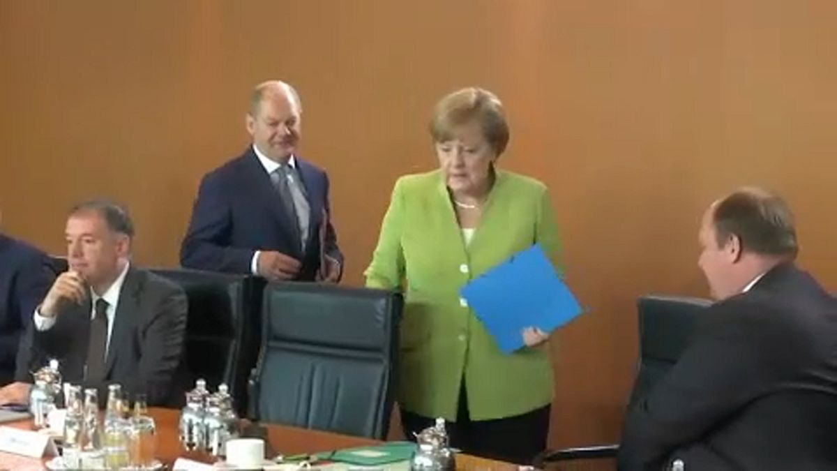 Eldurvult Merkel és Seehofer vitája