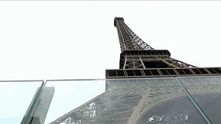 Barriere di vetro a proteggere la Torre Eiffel