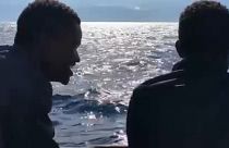 Μετανάστες εν πλω Aquarius που τους μεταφέρει στη Βαλένθια