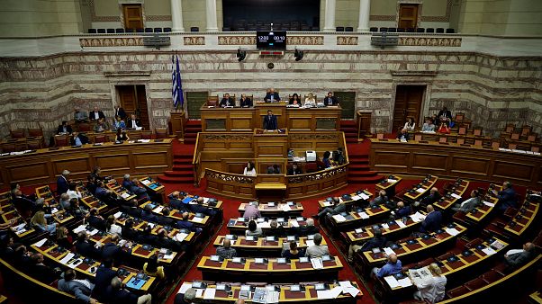 Συνεχίζεται στη Βουλή η συζήτηση για την πρόταση μομφής κατά της κυβέρνησης Συνεχίζεται στη Βουλή η συζήτηση για την πρόταση μομφής κατά της κυβέρνησης