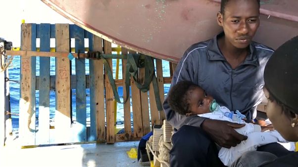 Tranche de vie à bord de l'Aquarius, les réfugiés reprennent des forces Tranche de vie à bord de l'Aquarius, les réfugiés reprennent des forces