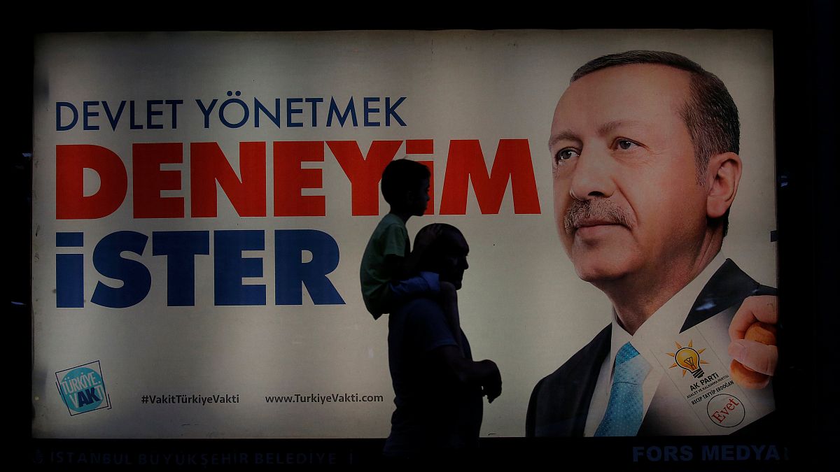 Рейтинг Эрдогана — меньше 50%