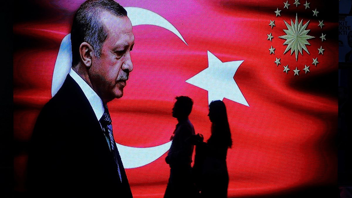 Erdogant ellenzéke és a török gazdasági helyzet is szorongatja 