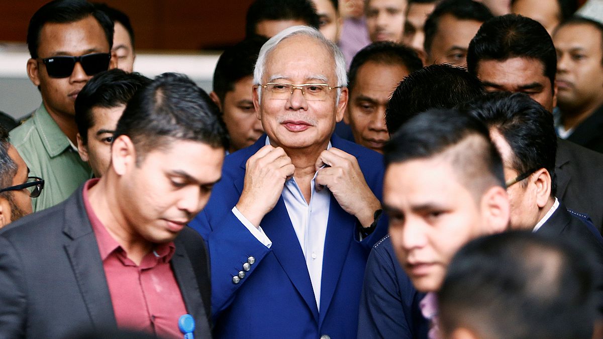 Malezya eski başbakanı Rezak'a kara para aklama suçlaması 