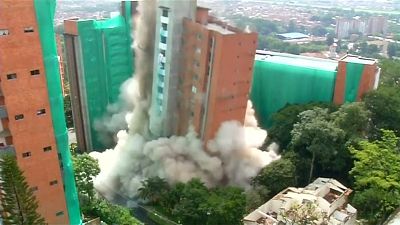 تفجير مبنى سكني ارتفاعه 54 متراً في كولومبيا بسبب عيوب في البناء