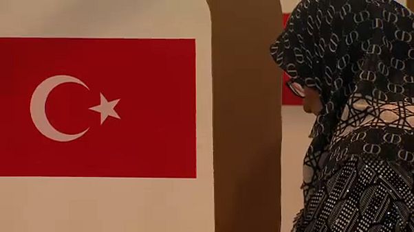 Expats cast ballots in Turkish elections Expats cast ballots in Turkish elections