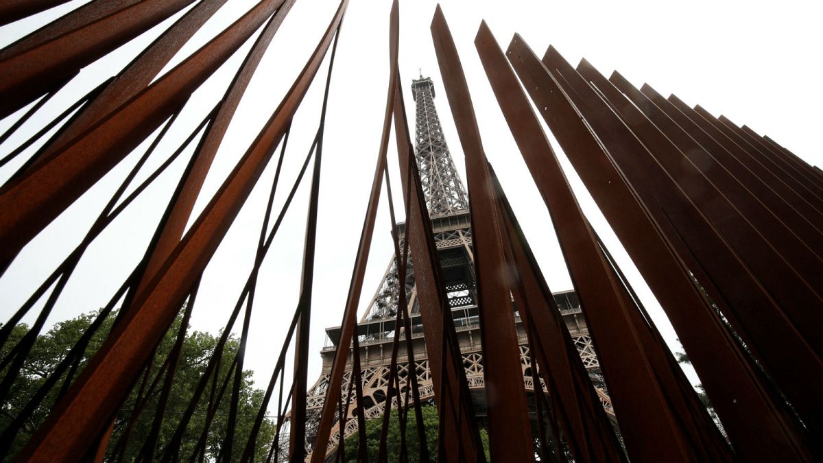 Paris erects Eiffel Tower anti-terror walls 