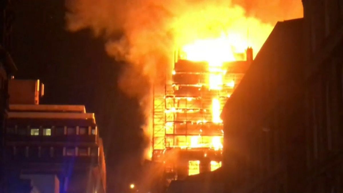 Un incendio arrasa la Escuela de Arte de Glasgow