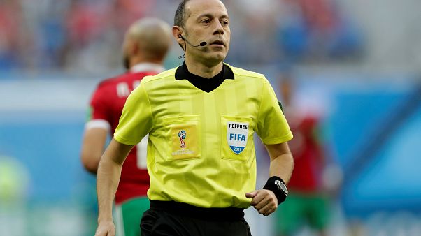 Cüneyt Çakır Türk futbol tarihine geçti Cüneyt Çakır Türk futbol tarihine geçti
