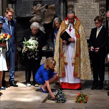 في وداعه الأخير رسالة سلام تبث بصوت ستيفن هوكينغ إلى الفضاء!