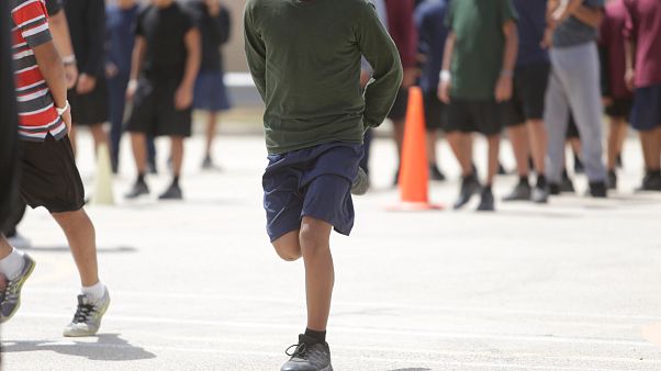Null-Toleranz: 2.000 Kinder von Eltern getrennt - meist inhaftiert Null-Toleranz: 2.000 Kinder von Eltern getrennt - meist inhaftiert