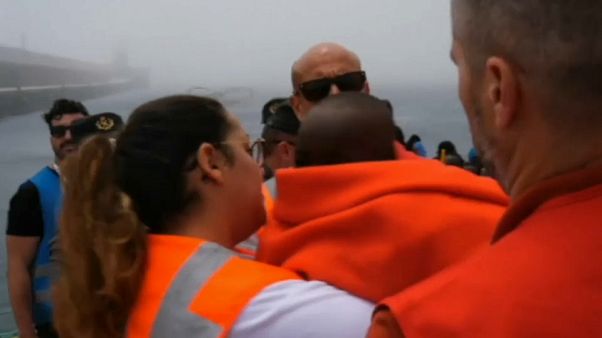 فرق الإغاثة الاسبانية تنقذ 933 مهاجرا في عرض المتوسط فرق الإغاثة الاسبانية تنقذ 933 مهاجرا في عرض المتوسط