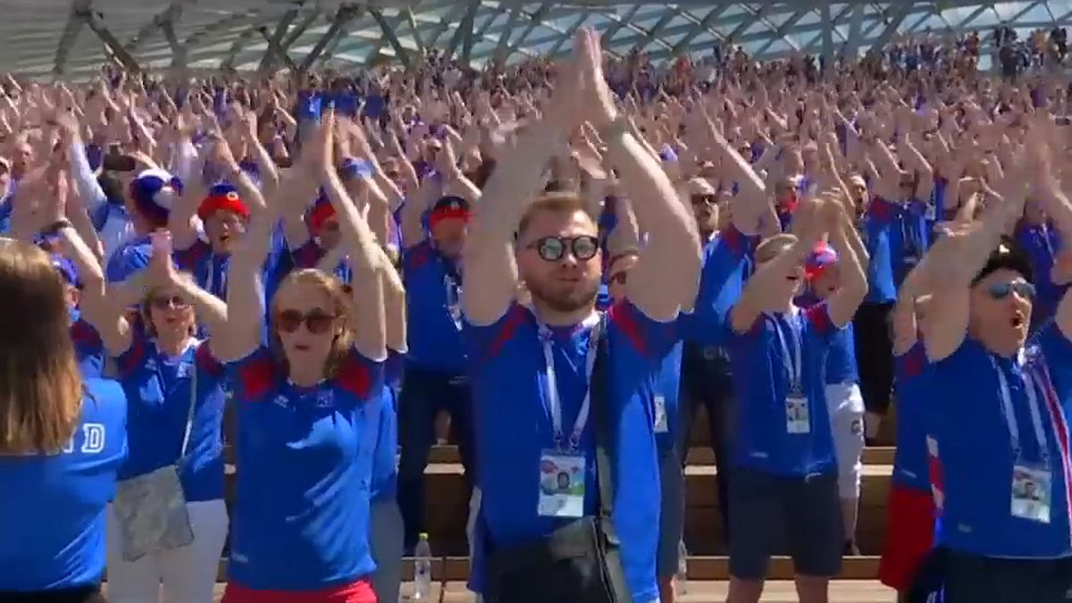 Isländer feiern Fußball-WM mit Vikinger-Rufen