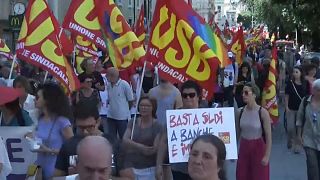 Miles de personas salen en Roma para pedir reformas al Gobierno