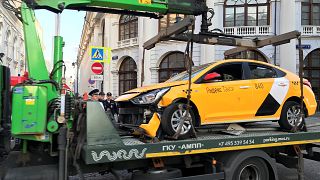 В Москве водитель такси сбил мексиканских болельщиков