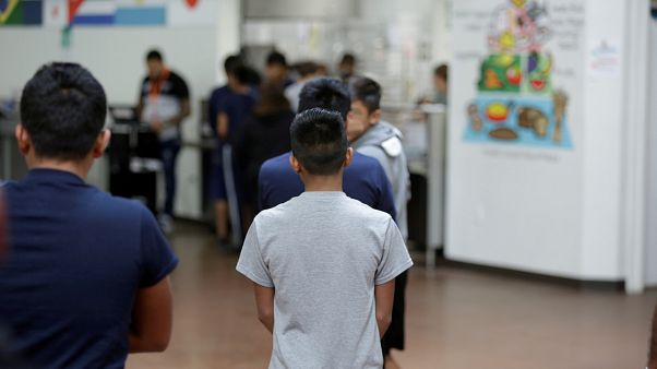 Milhares de crianças separadas dos pais na fronteira EUA - México Milhares de crianças separadas dos pais na fronteira EUA - México