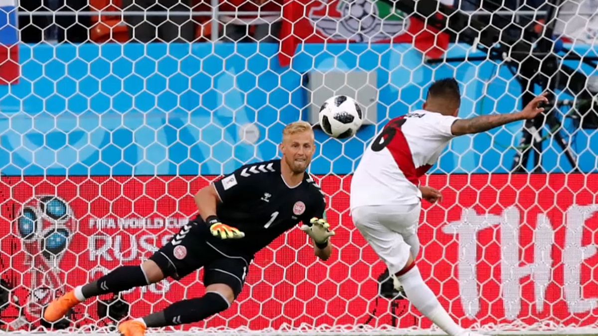Cueva también falló, Perú pierde ante Dinamarca (0-1)
