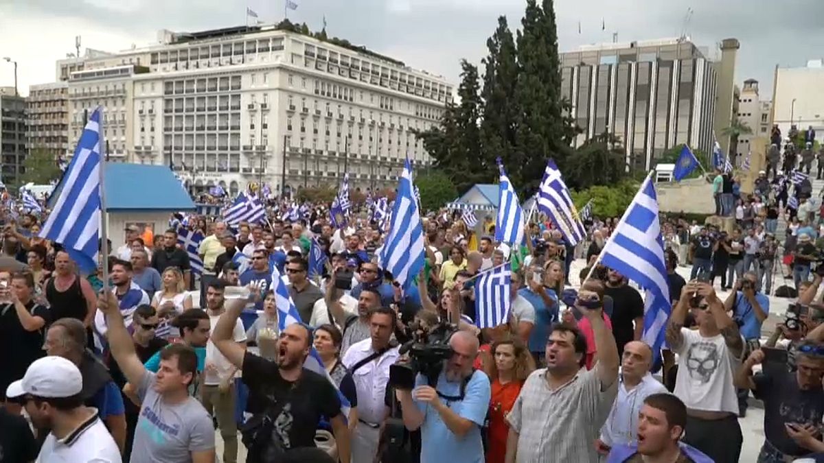 Tsipras gewinnt Vertrauensabstimmung - Proteste vor dem Parlament