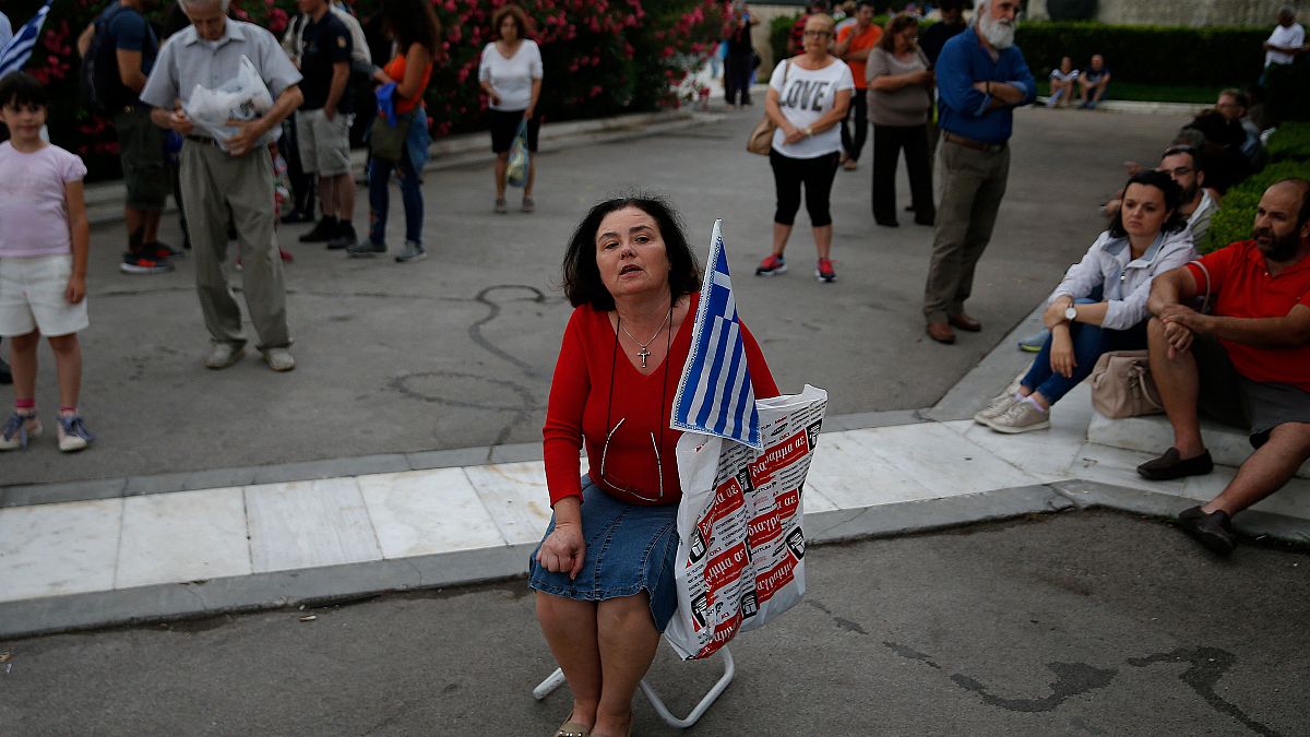 Греки требуют отставки Ципраса из-за тайного соглашения с Македонией
