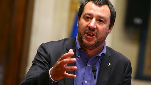 إيطاليا تطالب هولندا بسحب سفينيتن لإنقاذ المهاجرين على خلفية تصريحات ضد وزير داخليتها إيطاليا تطالب هولندا بسحب سفينيتن لإنقاذ المهاجرين على خلفية تصريحات ضد وزير داخليتها