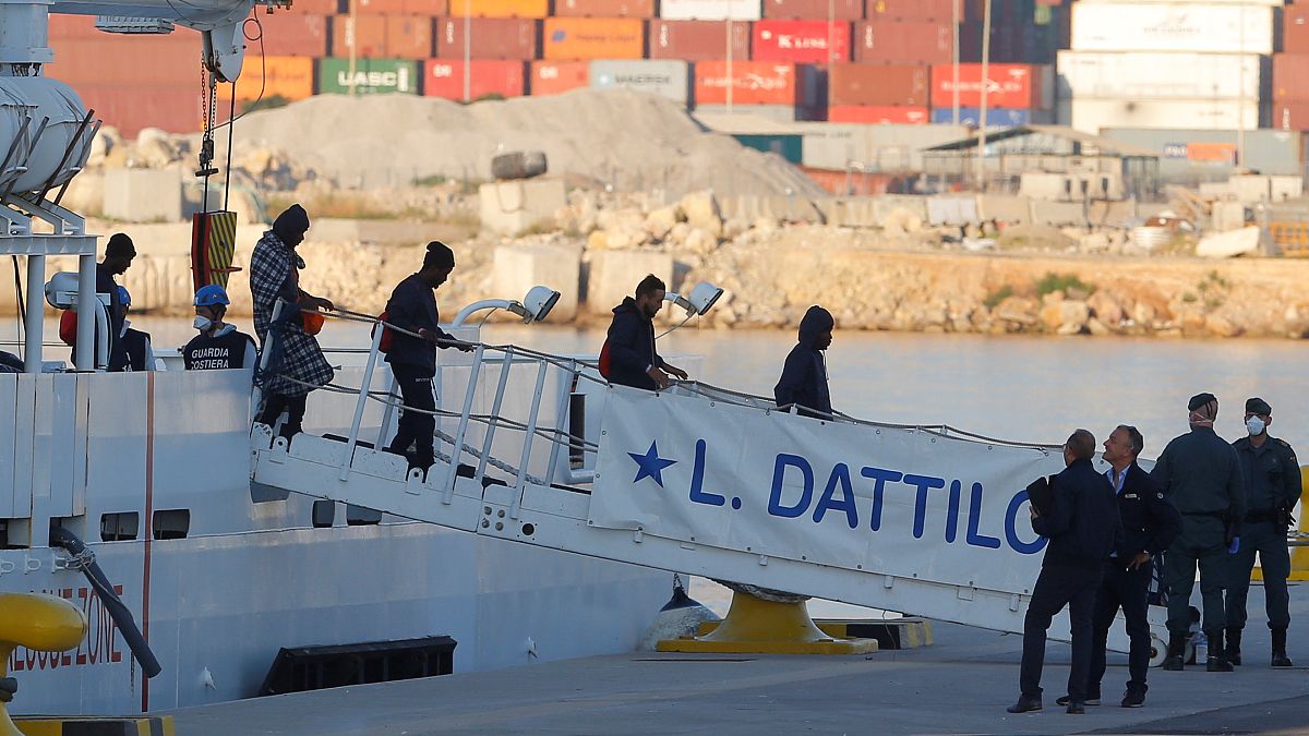 Ισπανία: Στη Βαλένθια έφτασαν οι μετανάστες στο πλοίο Aquarius 