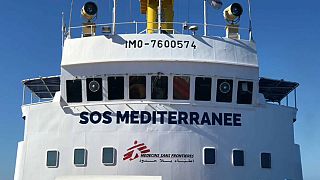 Aquarius, la nave dei migranti è arrivata a Valencia