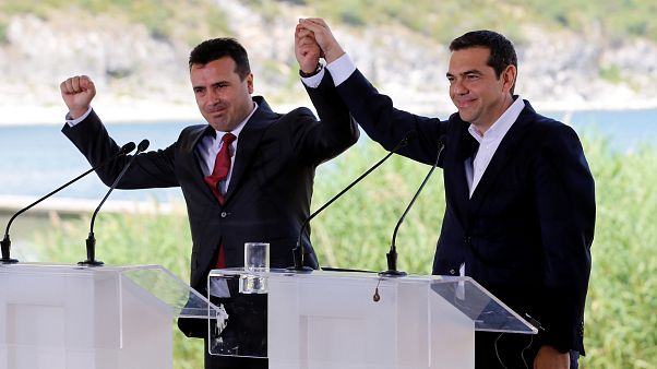Υπεγράφη η ιστορική συμφωνία Αθήνας- Σκοπίων Υπεγράφη η ιστορική συμφωνία Αθήνας- Σκοπίων