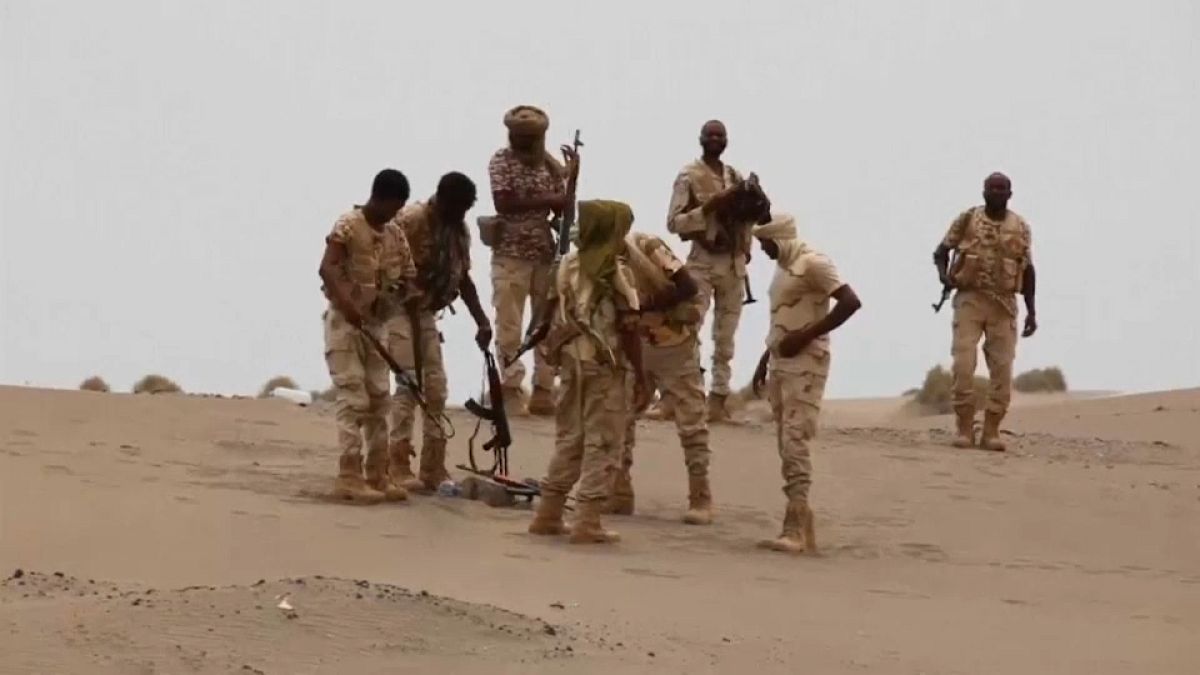 التحالف بقيادة السعودية يشن ضربات جوية على مطار الحديدة اليمني