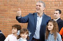 Duque vota con el anhelo de que a Colombia la gobierne una nueva generación