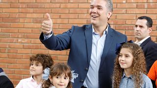 Duque vota con el anhelo de que a Colombia la gobierne una nueva generación