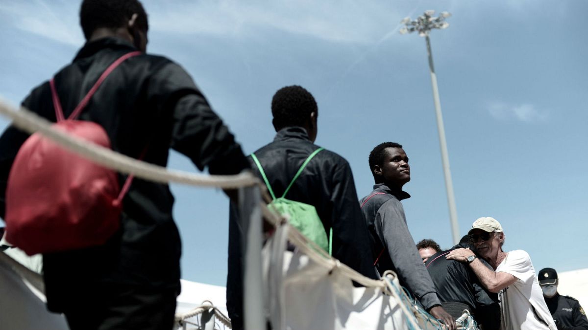 Watch: Which three documents were given to Aquarius migrants in Spain?