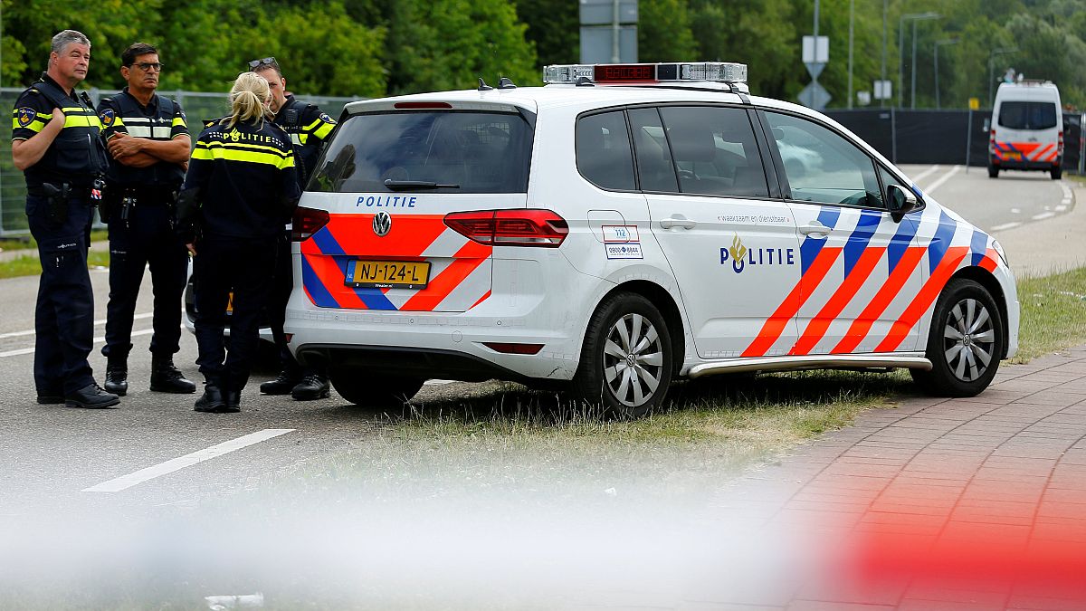الشرطة الهولندية تعتقل سائق شاحنة صدمت رواد حفل