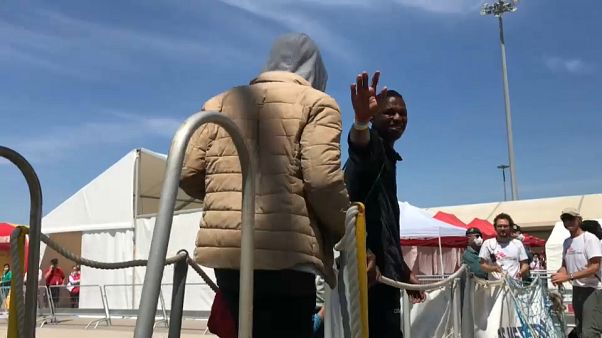 Aquarius, a Valencia la fine di un lungo viaggio Aquarius, a Valencia la fine di un lungo viaggio