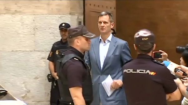 Spagna, dietro le sbarre il cognato di re Felipe VI... ma in un carcere femminile Spagna, dietro le sbarre il cognato di re Felipe VI... ma in un carcere femminile