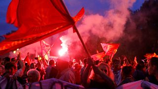 Gewaltsame Proteste gegen "Republik Nord-Mazedonien"