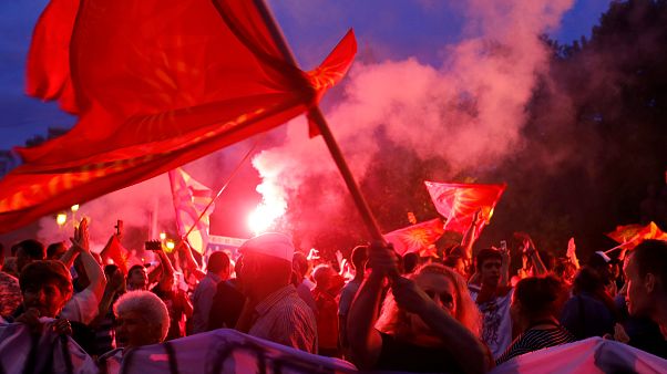 Gewaltsame Proteste gegen "Republik Nord-Mazedonien" Gewaltsame Proteste gegen "Republik Nord-Mazedonien"