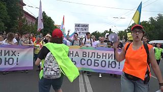 خمسة آلاف من المثليين في مسيرة وسط كييف يعارضها اليمين المتطرف  