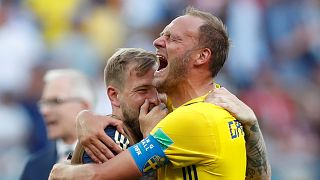 Швеция начинает с победы