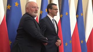 La Commission européenne espère poursuivre le dialogue avec Varsovie 