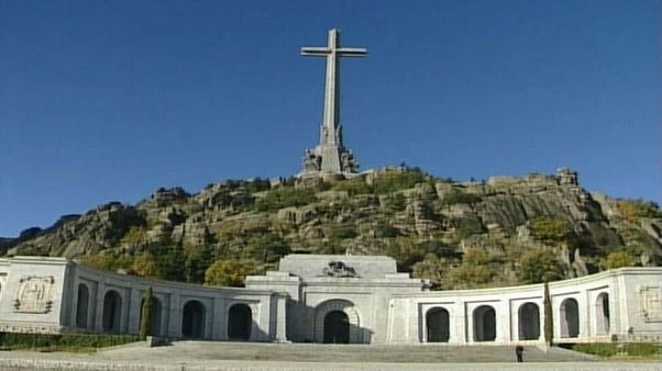دولت جدید اسپانیا میخواهد بقایای جنازه فرانکو را از مقبرهاش خارج کند دولت جدید اسپانیا میخواهد بقایای جنازه فرانکو را از مقبرهاش خارج کند
