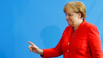 Macron reçu par Merkel sur fond de crise migratoire