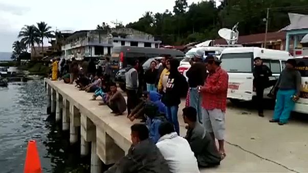 Elsüllyedt egy komp az 500 méter mély tóban Elsüllyedt egy komp az 500 méter mély tóban