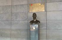 مستغلاً غيابه في المونديال مطار ماديرا يستبدل تمثال رونالدو