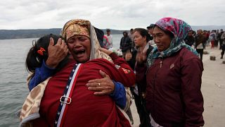 128 مفقودا بعد غرق عبارة في إندونيسيا