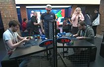 شاهد: أبطال في حل مكعب "روبيك" يتنافسون بلندن لمعرفة الأسرع