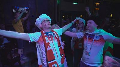 شاهد: احتفالات مشجعي المنتخب الإنكليزي بعد الفوز على تونس
