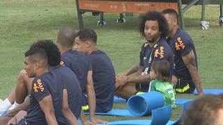 بازی بازیکنان تیم ملی برزیل با فرزندانشان